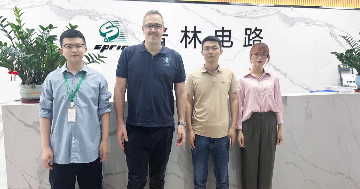 Zwiedzanie zaawansowanej fabryki PCB firmy SprintPCB: wycieczka dla klientów zagranicznych w Shenzhen