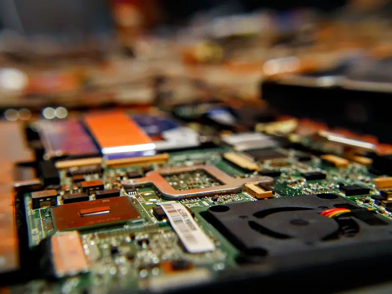 Jaka jest różnica między PCBA i PCB?