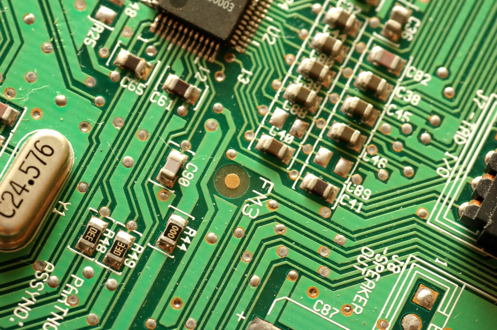 Jak ważne są maski lutownicze i sitodruki PCB?