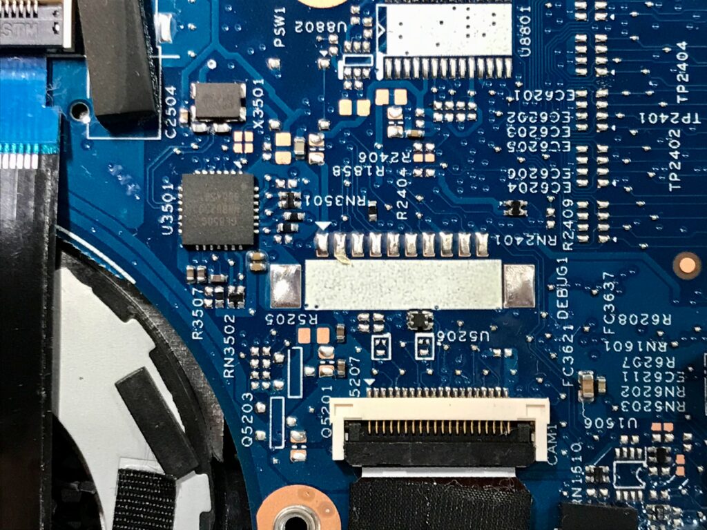 Zapewnienie doskonałej jakości PCB: Odkrywanie kluczowego procesu drukowania znaków